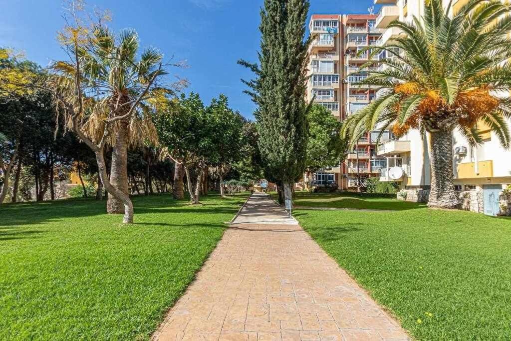 797 Holiday Rentals - Equipado Estudio Cerca Del Parque La Paloma Benalmádena Εξωτερικό φωτογραφία